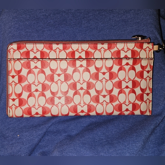 EUC Coach Peyton Dream Large Wristlet*Retails$239 - Picture 3 of 16